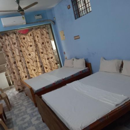 Parisha Residency- Temple Side Hotel 치담바람 외부 사진