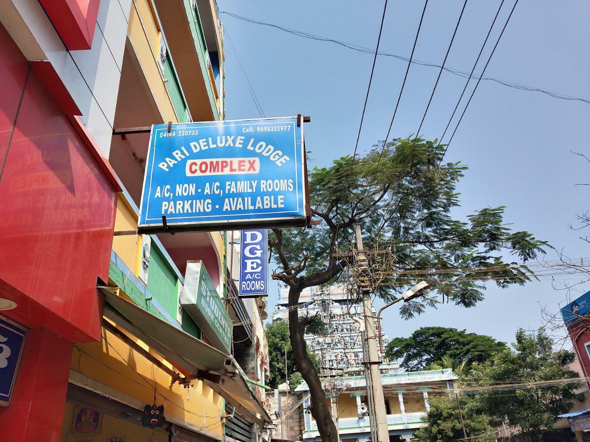Parisha Residency- Temple Side Hotel 치담바람 외부 사진